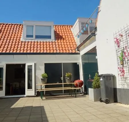 Sidestreet House *