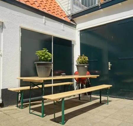 Sidestreet House *